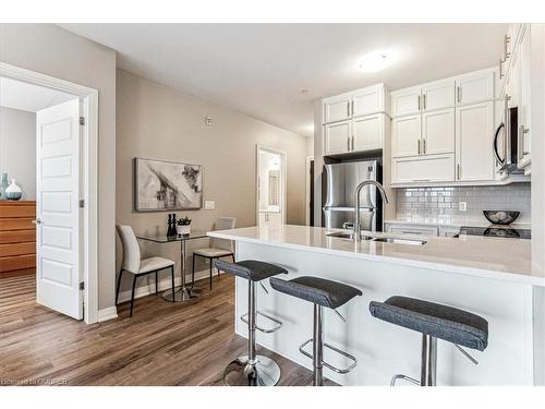 535-102 Grovewood Common, Oakville, ON - Indoor Photo Showing Kitchen With Upgraded Kitchen