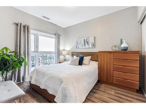 535-102 Grovewood Common, Oakville, ON - Indoor Photo Showing Bedroom