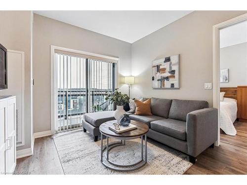 535-102 Grovewood Common, Oakville, ON - Indoor Photo Showing Living Room