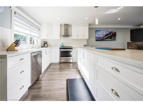 2132 Maplewood Drive, Burlington, ON - Indoor Photo Showing Kitchen With Upgraded Kitchen