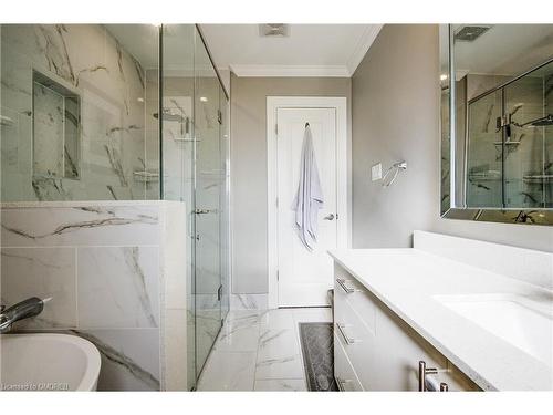 2132 Maplewood Drive, Burlington, ON - Indoor Photo Showing Bathroom