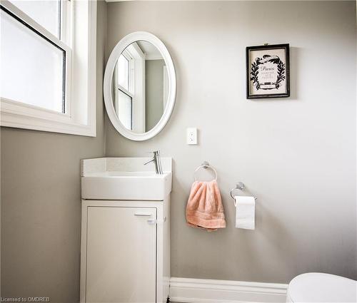 2132 Maplewood Drive, Burlington, ON - Indoor Photo Showing Bathroom