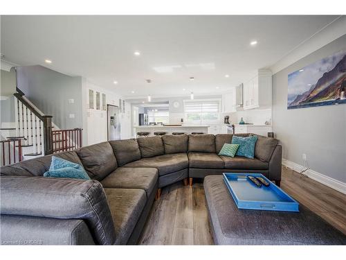 2132 Maplewood Drive, Burlington, ON - Indoor Photo Showing Living Room