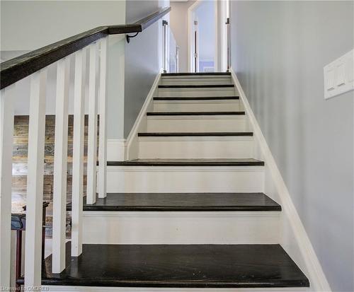 2132 Maplewood Drive, Burlington, ON - Indoor Photo Showing Other Room