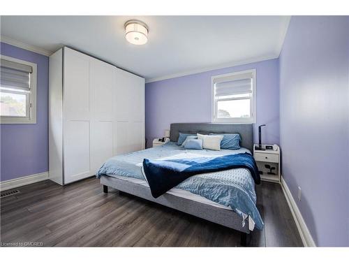 2132 Maplewood Drive, Burlington, ON - Indoor Photo Showing Bedroom