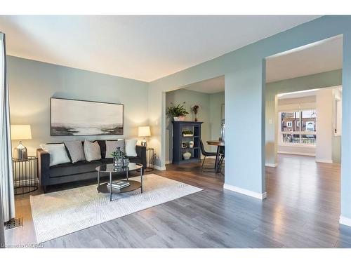 12-1301 Upper Gage Avenue, Hamilton, ON - Indoor Photo Showing Living Room