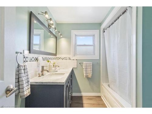 12-1301 Upper Gage Avenue, Hamilton, ON - Indoor Photo Showing Bathroom