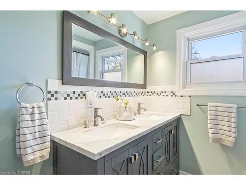 12-1301 Upper Gage Avenue, Hamilton, ON - Indoor Photo Showing Bathroom