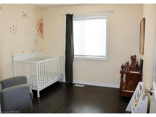 113 Aird Court, Milton, ON - Indoor Photo Showing Bedroom