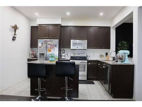 113 Aird Court, Milton, ON - Indoor Photo Showing Kitchen