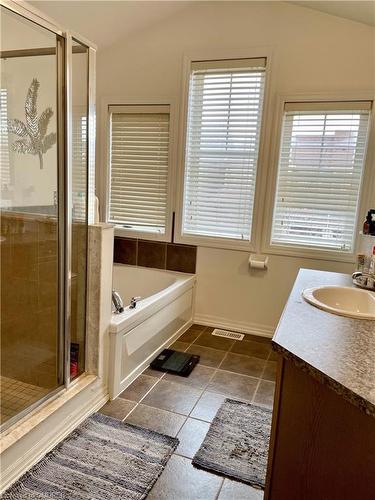 113 Aird Court, Milton, ON - Indoor Photo Showing Bathroom