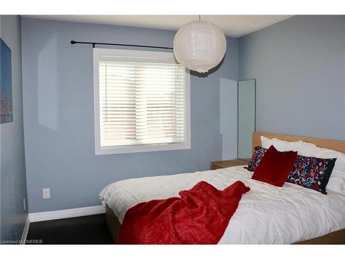 113 Aird Court, Milton, ON - Indoor Photo Showing Bedroom