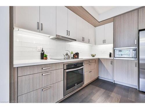 411-1575 Lakeshore Road W, Mississauga, ON - Indoor Photo Showing Kitchen With Upgraded Kitchen