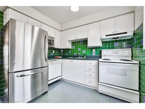 99-1221 Dundix Road, Mississauga, ON - Indoor Photo Showing Kitchen