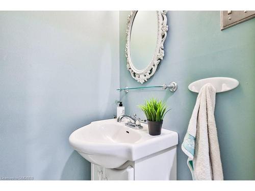 99-1221 Dundix Road, Mississauga, ON - Indoor Photo Showing Bathroom