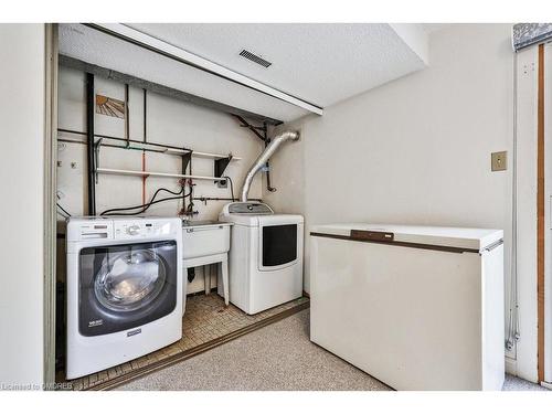 99-1221 Dundix Road, Mississauga, ON - Indoor Photo Showing Laundry Room