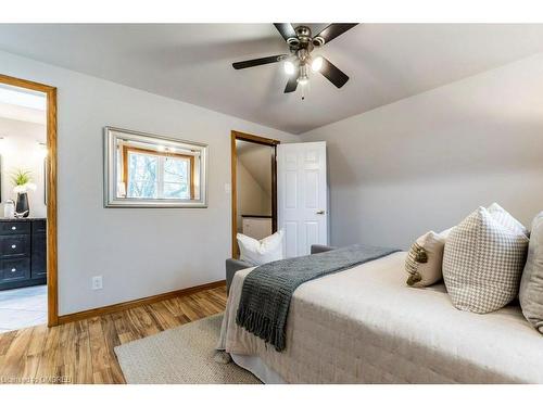 366 East 25Th Street, Hamilton, ON - Indoor Photo Showing Bedroom