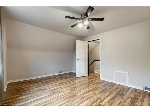 366 East 25Th Street, Hamilton, ON - Indoor Photo Showing Bedroom