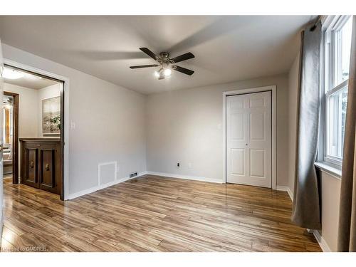 366 East 25Th Street, Hamilton, ON - Indoor Photo Showing Bedroom