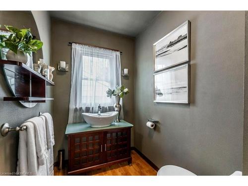 366 East 25Th Street, Hamilton, ON - Indoor Photo Showing Kitchen