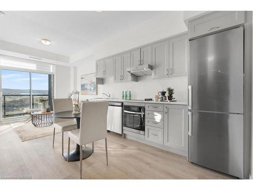 522-600 North Service Road, Hamilton, ON - Indoor Photo Showing Kitchen With Stainless Steel Kitchen With Upgraded Kitchen