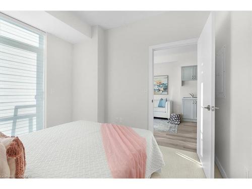 522-600 North Service Road, Hamilton, ON - Indoor Photo Showing Bedroom