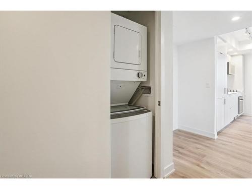 1610-370 Martha Street, Burlington, ON - Indoor Photo Showing Laundry Room