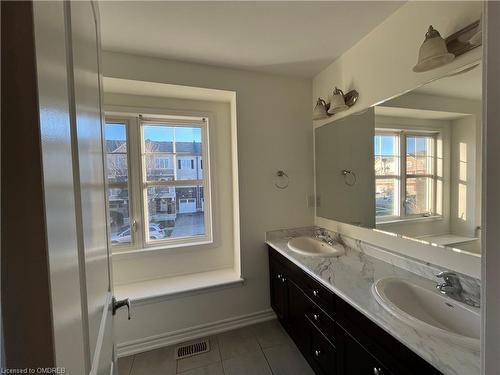 25 Stratus Street, Kitchener, ON - Indoor Photo Showing Bathroom