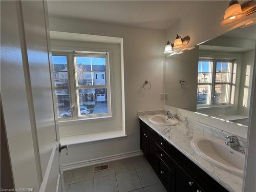 25 Stratus Street, Kitchener, ON - Indoor Photo Showing Bathroom