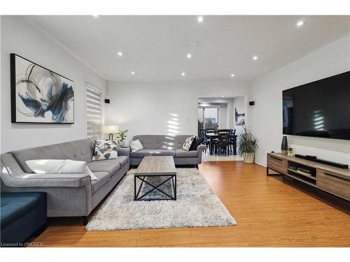 7 Wyoming Trail, Brampton, ON - Indoor Photo Showing Living Room