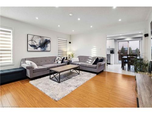 7 Wyoming Trail, Brampton, ON - Indoor Photo Showing Living Room