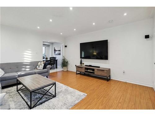 7 Wyoming Trail, Brampton, ON - Indoor Photo Showing Living Room