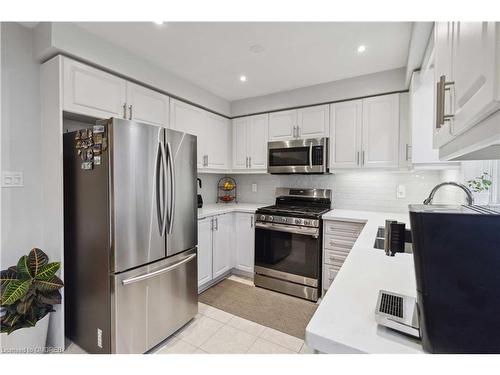 7 Wyoming Trail, Brampton, ON - Indoor Photo Showing Kitchen