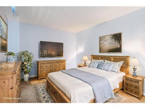 24-5475 Lakeshore Road, Burlington, ON - Indoor Photo Showing Bedroom