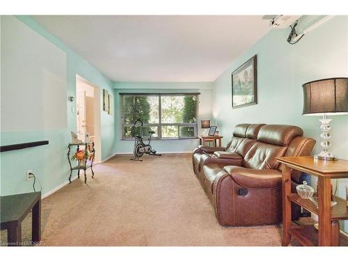 24-5475 Lakeshore Road, Burlington, ON - Indoor Photo Showing Living Room