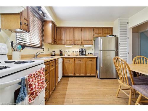 24-5475 Lakeshore Road, Burlington, ON - Indoor Photo Showing Kitchen