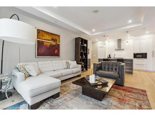 310-1441 Elgin Street, Burlington, ON - Indoor Photo Showing Living Room