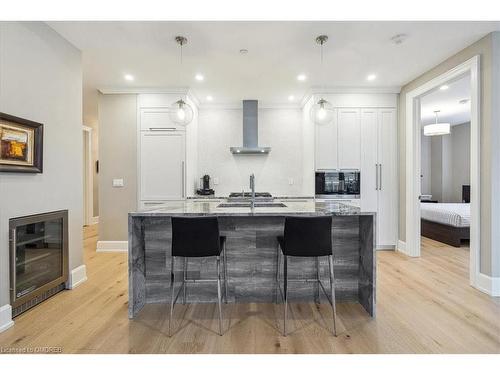 310-1441 Elgin Street, Burlington, ON - Indoor Photo Showing Kitchen With Upgraded Kitchen