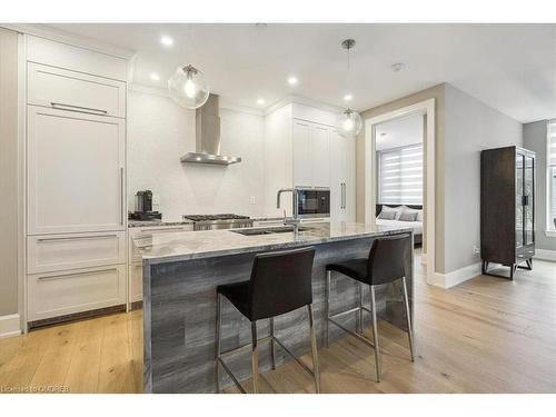 310-1441 Elgin Street, Burlington, ON - Indoor Photo Showing Kitchen With Upgraded Kitchen