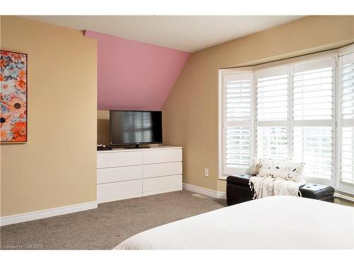 2223 Whistling Springs Crescent, Oakville, ON - Indoor Photo Showing Bedroom