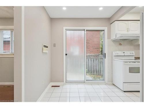 560 Marlatt Drive, Oakville, ON - Indoor Photo Showing Kitchen