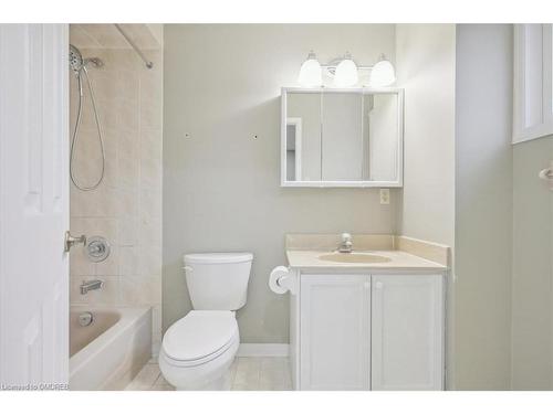 560 Marlatt Drive, Oakville, ON - Indoor Photo Showing Bathroom