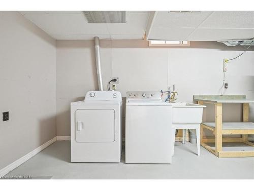 560 Marlatt Drive, Oakville, ON - Indoor Photo Showing Laundry Room