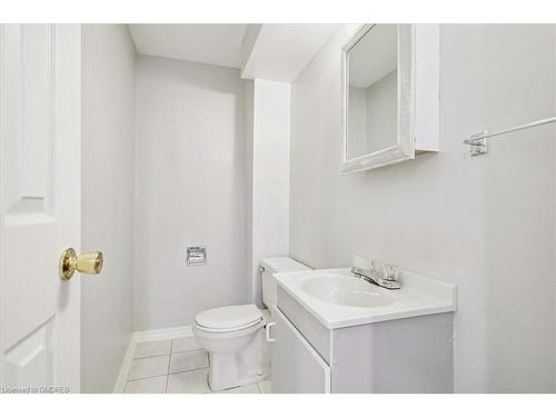 560 Marlatt Drive, Oakville, ON - Indoor Photo Showing Bathroom