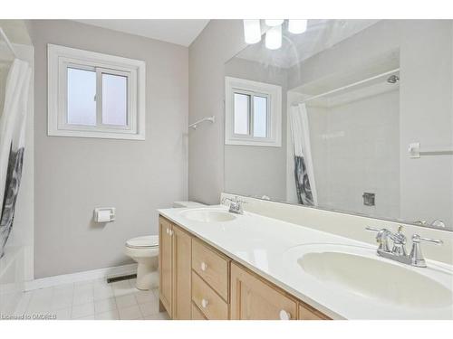 560 Marlatt Drive, Oakville, ON - Indoor Photo Showing Bathroom