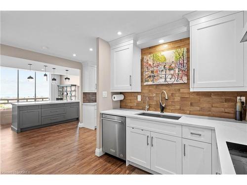 Ph6-2175 Marine Drive, Oakville, ON - Indoor Photo Showing Kitchen