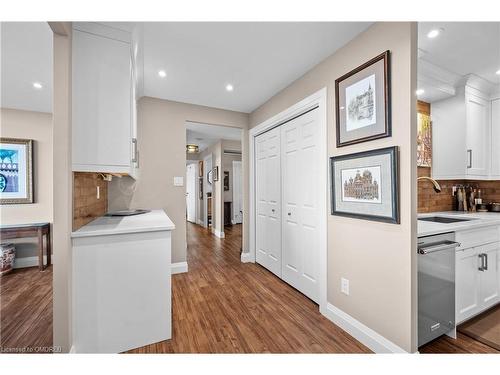 Ph6-2175 Marine Drive, Oakville, ON - Indoor Photo Showing Kitchen