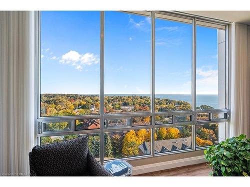 Ph6-2175 Marine Drive, Oakville, ON - Indoor