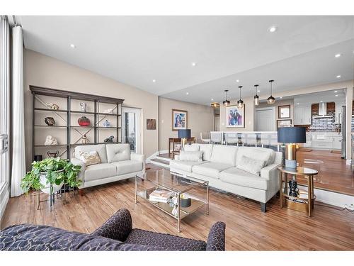 Ph6-2175 Marine Drive, Oakville, ON - Indoor Photo Showing Living Room