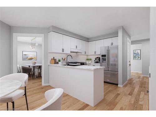 3465 Wilmot Crescent, Oakville, ON - Indoor Photo Showing Kitchen